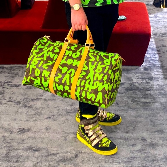 “People Will Stare, Might as Well Make it Worth Their While.” - Harry Winston - Picture 3 of 16